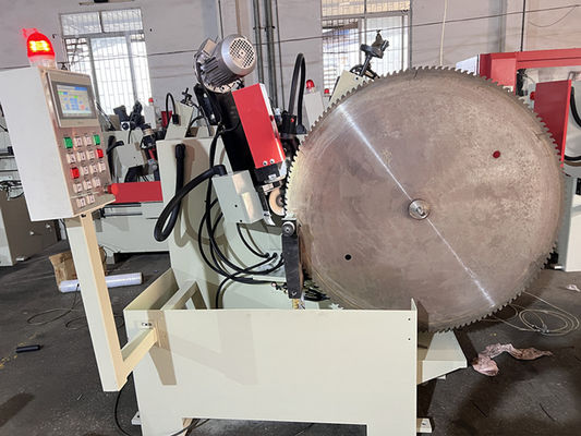 Machine voor het slijpen van zaagbladen op grote schaal