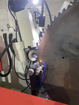 LDX-026A Servo voeding full CNC cirkelzaagblad voor en achter Hoek slijpmachine